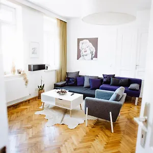 Huge Central Designer Loft With Tyrolean Touch , 160m2 , Innsbruck Österreich